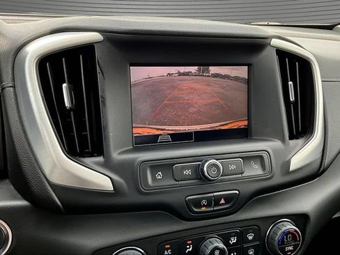 Used 2023 GMC Terrain SLE w/ Driver Convenience Package FWD image 14