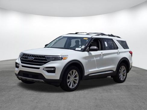 Used 2020 Ford Explorer XLT w/ Equipment Group 202A AWD/4WD image 7