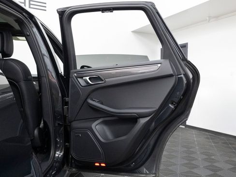 Certified 2026 Porsche Macan AWD/4WD image 32