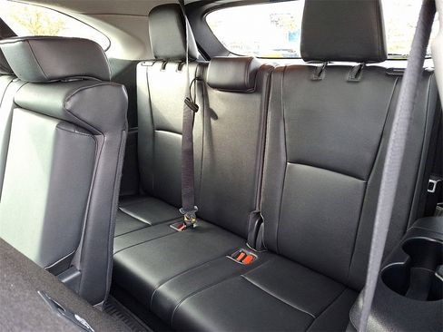 Used 2020 Toyota Highlander XLE image 12