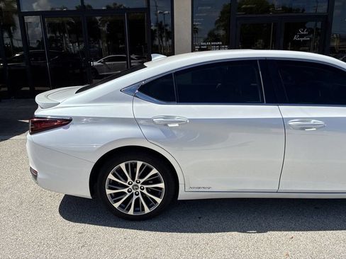 Used 2020 Lexus ES 300h w/ Premium Package FWD image 5
