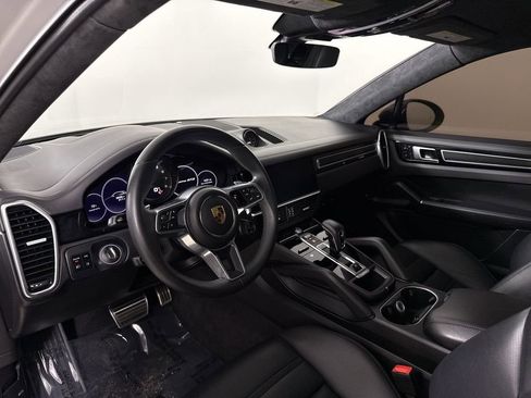 Used 2021 Porsche Cayenne GTS image 4