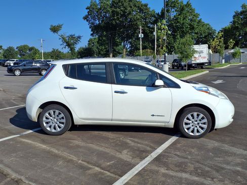 Used 2013 Nissan Leaf S w/ Charger Pkg FWD image 2