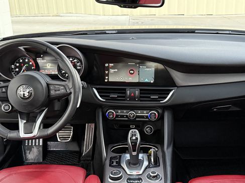 Used 2022 Alfa Romeo Giulia Veloce image 28