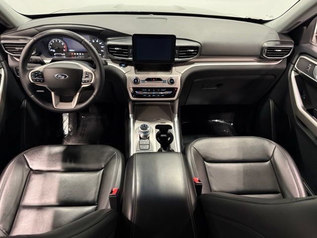 Used 2023 Ford Explorer XLT w/ Equipment Group 202A AWD/4WD image 29
