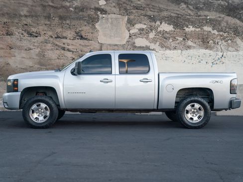 Used 2010 Chevrolet Silverado 1500 LTZ w/ Max Trailering Pack AWD/4WD image 9