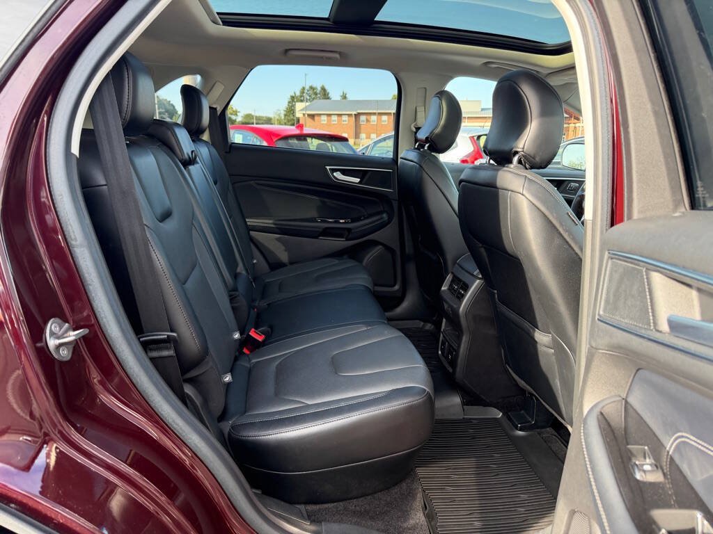 Used 2017 Ford Edge Titanium w/ Equipment Group 301A AWD/4WD image 16
