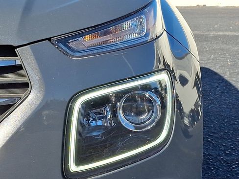 Certified 2024 Hyundai Venue Limited image 9