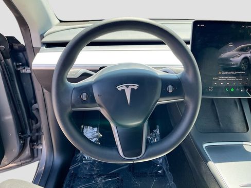 Used 2024 Tesla Model Y Long Range AWD/4WD image 10