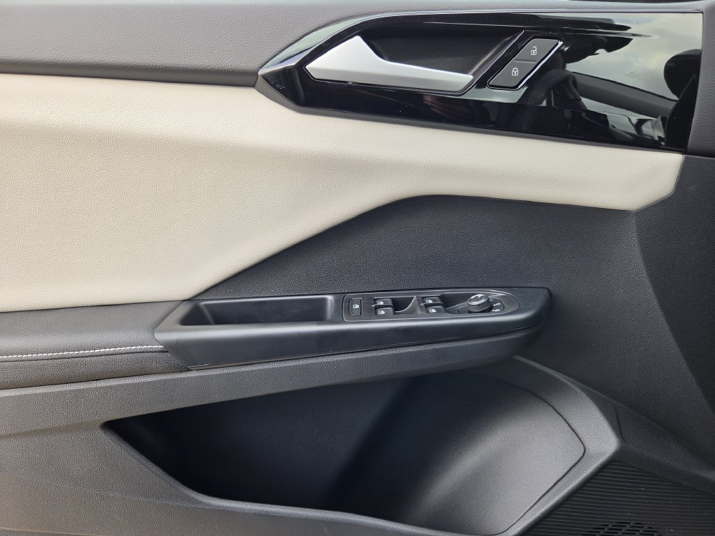 New 2027 Volkswagen Taos S FWD image 19