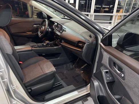 Used 2021 Nissan Rogue SV image 35