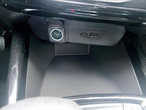 Used 2025 Chevrolet Trax RS FWD image 26