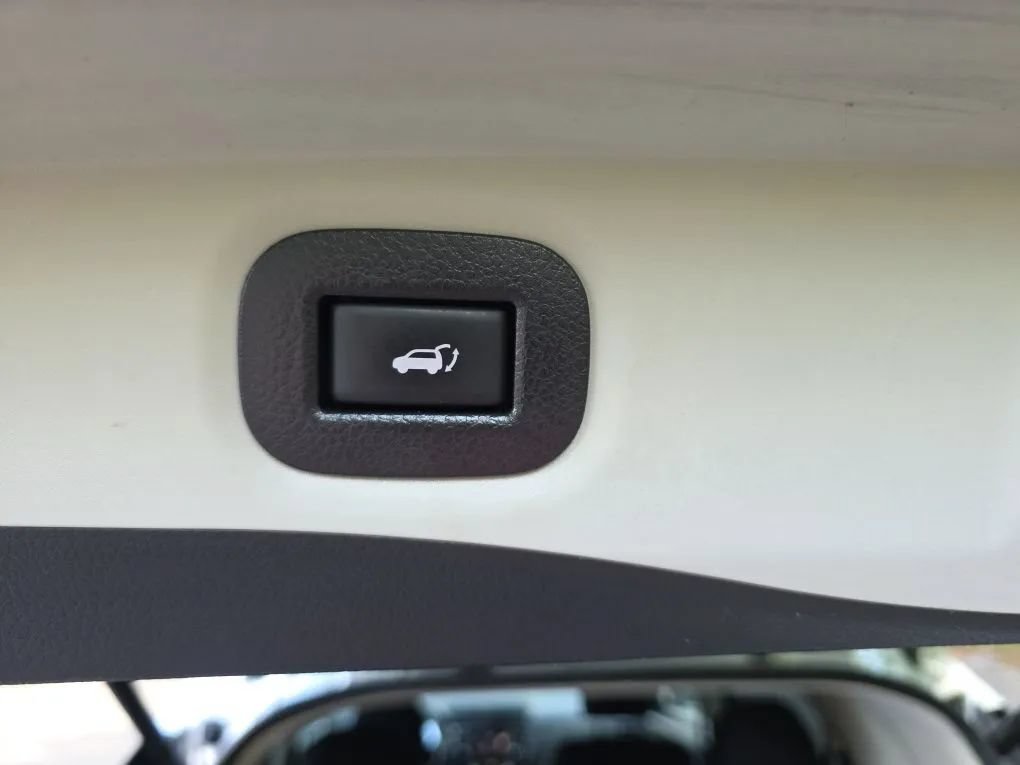 Used 2020 Nissan Rogue SV FWD image 49