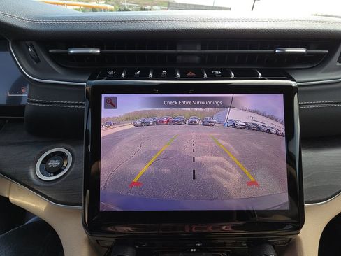 Used 2022 Jeep Grand Cherokee L Limited w/ Black Appearance Package image 22