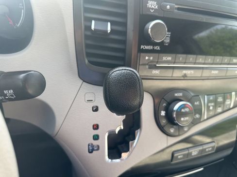 Used 2013 Toyota Sienna LE FWD image 5