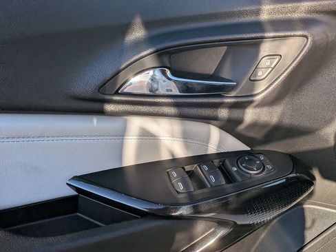 Used 2025 Chevrolet Trax LT w/ LT Convenience Package image 15