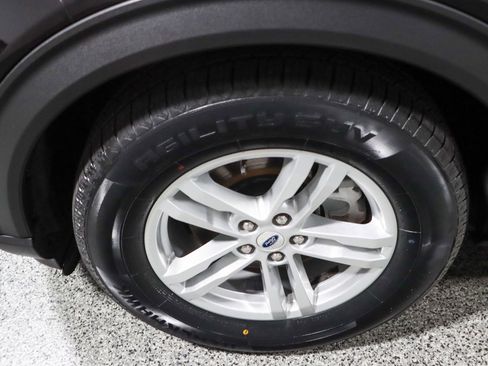 Used 2023 Ford Explorer XLT w/ Equipment Group 202A image 11