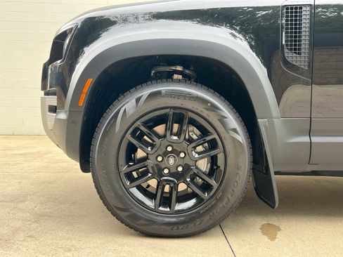 Used 2024 Land Rover Defender 110 S image 6