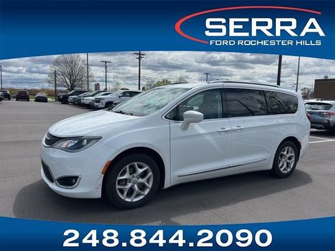 Used 2017 Chrysler Pacifica Touring-L Plus FWD image 1