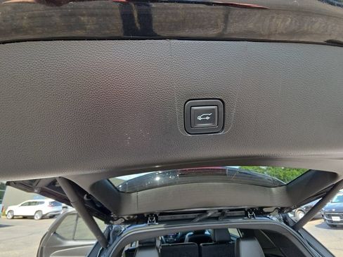 Used 2023 Chevrolet Traverse LT AWD/4WD image 42