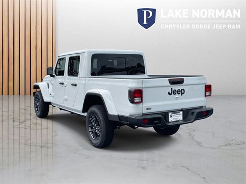 New 2025 Jeep Gladiator Sport image 7