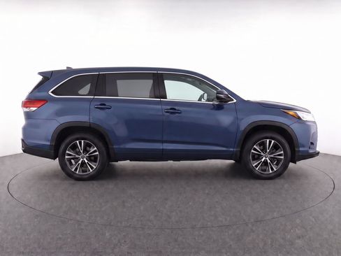 Used 2019 Toyota Highlander LE FWD image 8