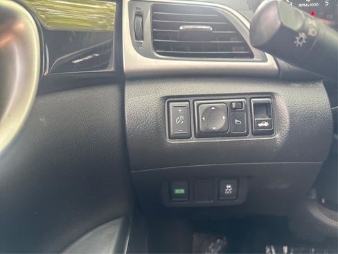 Used 2019 Nissan Sentra SV FWD image 18