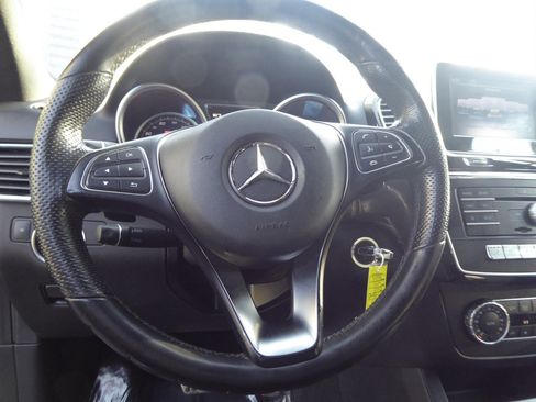 Used 2019 Mercedes-Benz GLE 400 4MATIC image 11