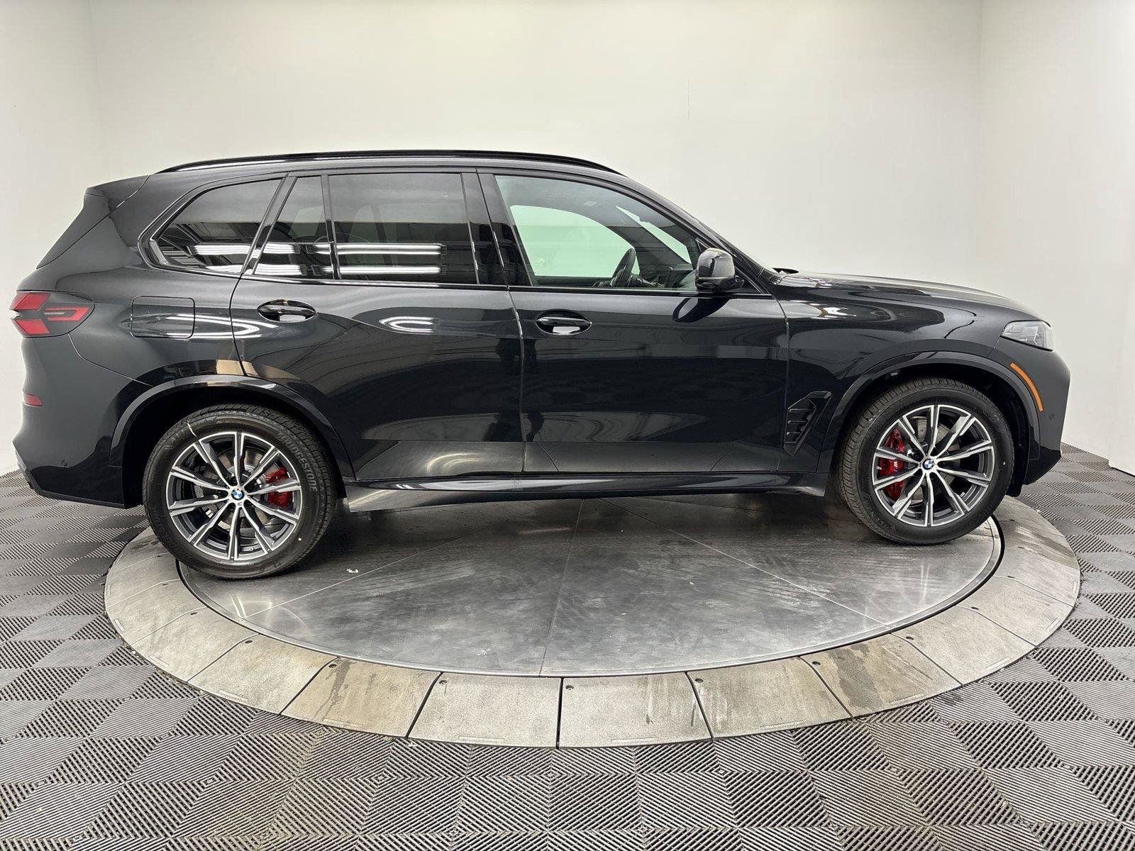 New 2026 BMW X5 xDrive40i w/ M Sport Package AWD/4WD image 17
