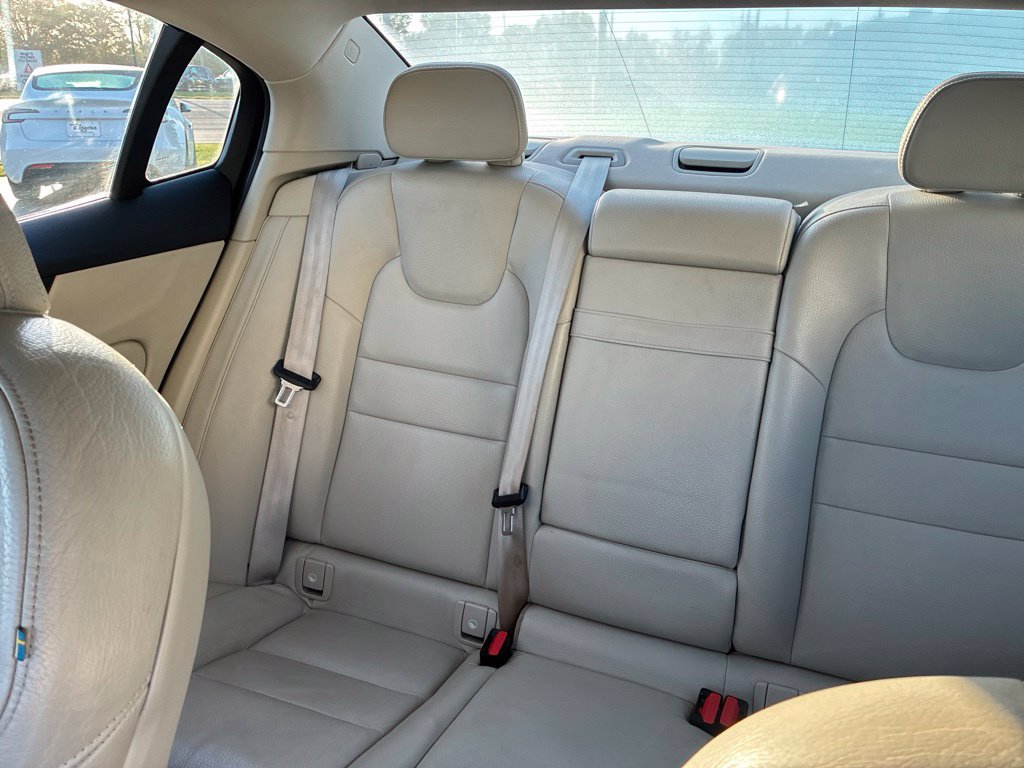 Used 2022 Volvo S60 B5 Momentum w/ Premium Package FWD image 12