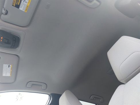 Used 2022 Toyota Corolla Cross L image 28