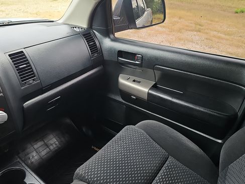 Used 2011 Toyota Tundra 4x4 Double Cab w/ Tow Pkg image 31