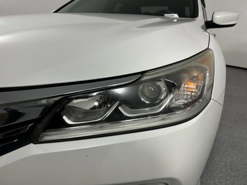 Used 2017 Honda Accord Sport image 27