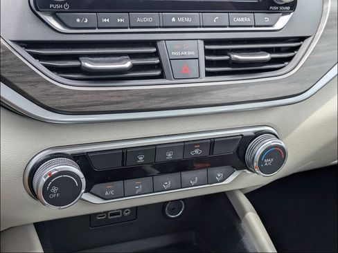 Used 2025 Nissan Altima 2.5 SV FWD image 22