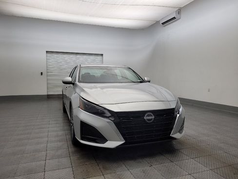 Used 2023 Nissan Altima 2.5 SV image 14