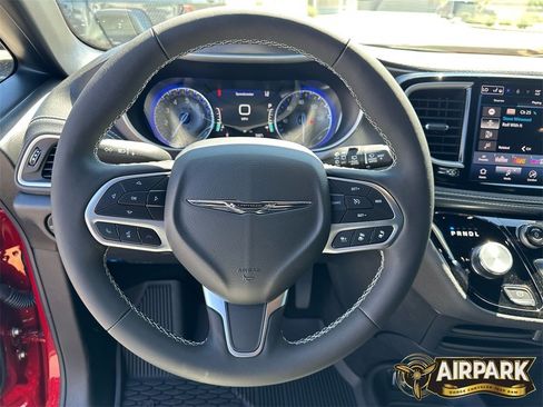 New 2025 Chrysler Pacifica Select image 17