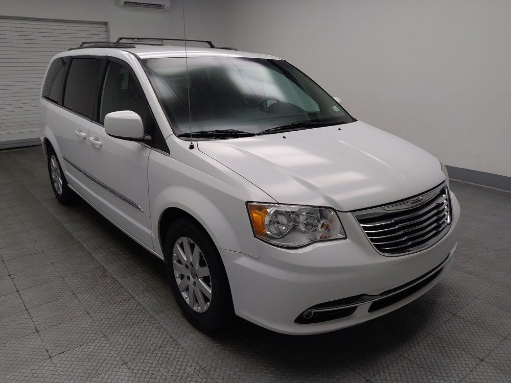 Used 2015 Chrysler Town & Country Touring FWD image 13