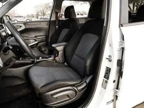 Used 2022 Kia Soul LX w/ Technology Package image 4