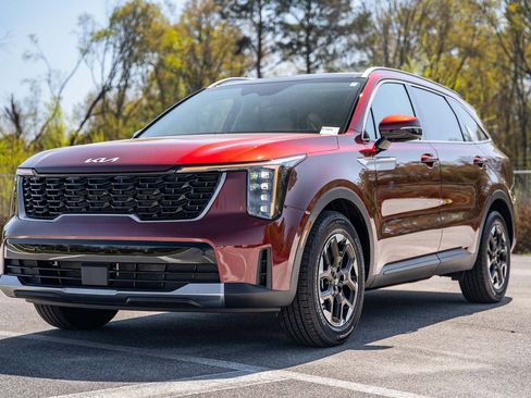 Used 2025 Kia Sorento S w/ Panoramic Sunroof Package image 3