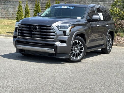 Used 2024 Toyota Sequoia Limited w/ Tow Technology Package image 5