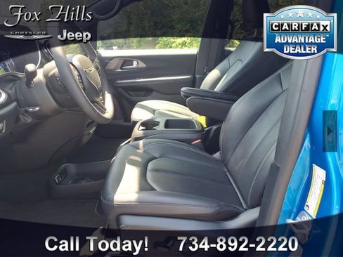 Used 2026 Chrysler Pacifica Select FWD image 16