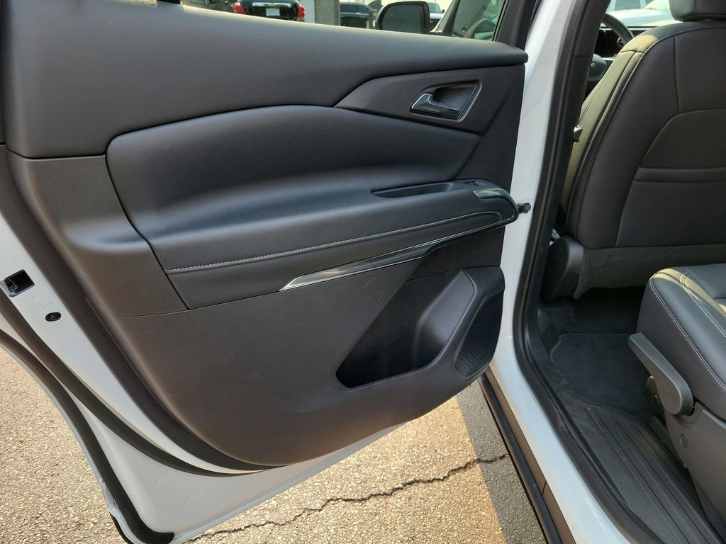 Used 2026 Chevrolet Traverse LT FWD image 18