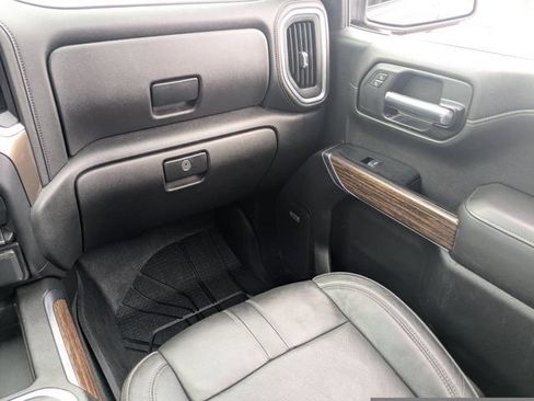 Used 2019 Chevrolet Silverado 1500 High Country w/ Technology Package AWD/4WD image 16