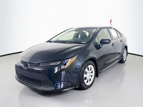 Certified 2022 Toyota Corolla LE image 3
