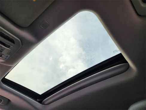 Used 2020 Toyota Highlander XLE image 20