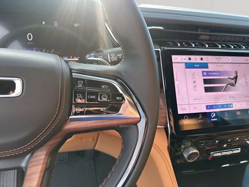 New 2025 Jeep Grand Cherokee Summit image 30