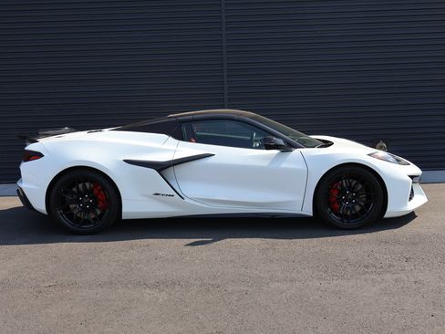 Used 2024 Chevrolet Corvette Z06 w/ Battery Protection Package RWD image 4