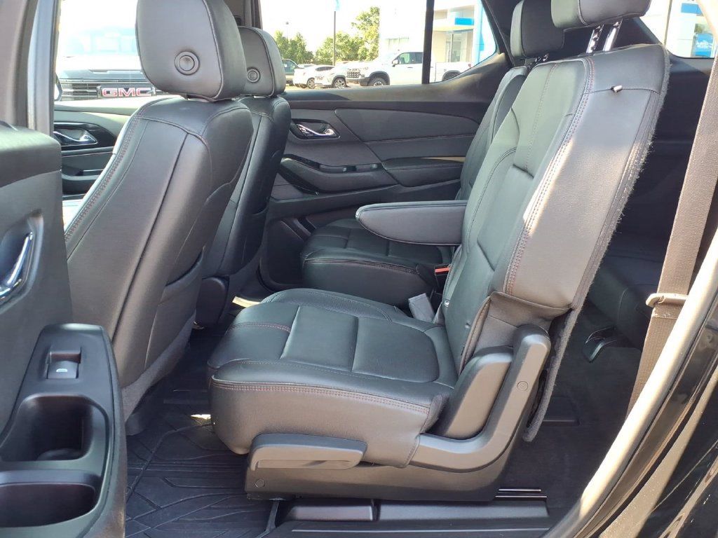 Used 2023 Chevrolet Traverse RS w/ LPO, Floor Liner Package AWD/4WD image 6
