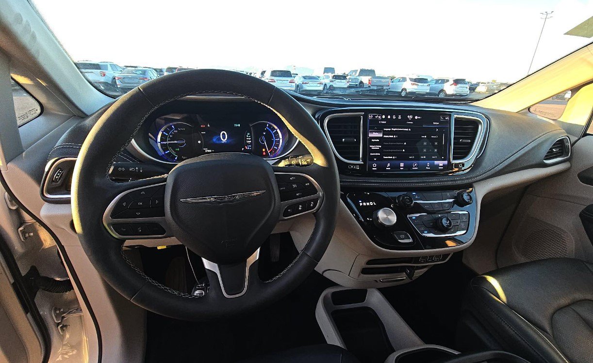 Used 2022 Chrysler Pacifica Touring-L FWD image 9