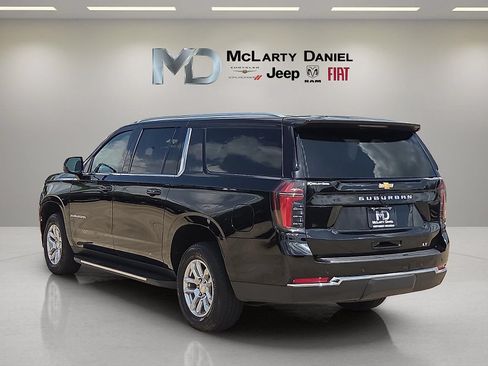 Used 2025 Chevrolet Suburban LT RWD image 4